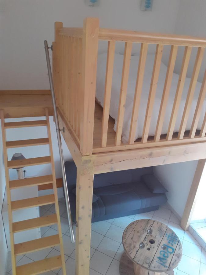 Appartement Rez De Chaussee Avec Terrasse Et Jardin Tence 外观 照片