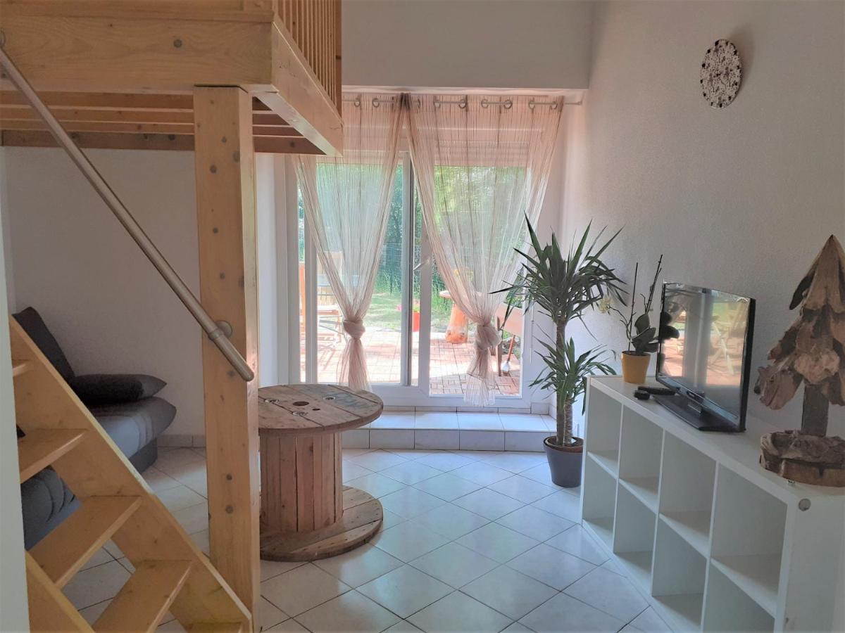 Appartement Rez De Chaussee Avec Terrasse Et Jardin Tence 外观 照片