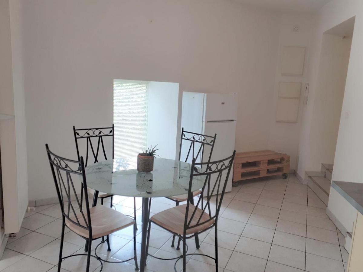Appartement Rez De Chaussee Avec Terrasse Et Jardin Tence 外观 照片