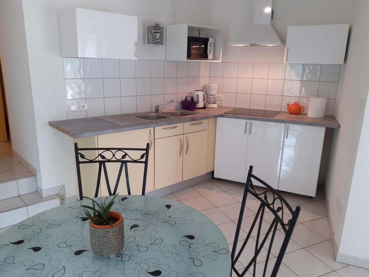 Appartement Rez De Chaussee Avec Terrasse Et Jardin Tence 外观 照片