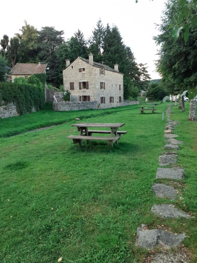 Appartement Rez De Chaussee Avec Terrasse Et Jardin Tence 外观 照片