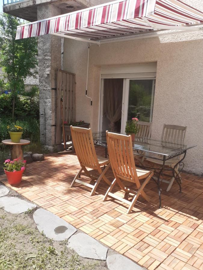 Appartement Rez De Chaussee Avec Terrasse Et Jardin Tence 外观 照片